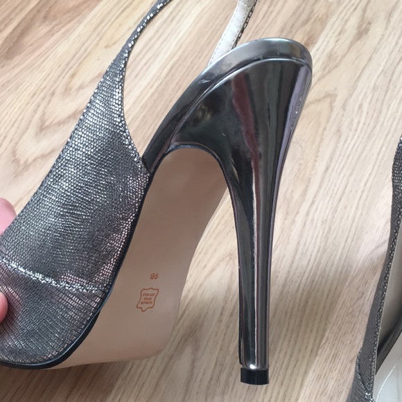 Like new! Caparros peep toe platform high heels 9B - Picture 9 of 10
